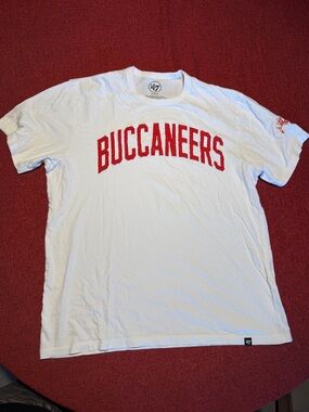 👉🏼LIKE NEW👈🏼 Men’s Medium NFL Tampa Bay Buccaneers Tee by ‘47
